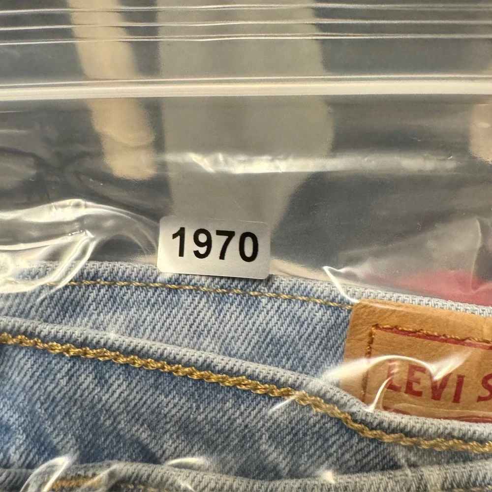 Levis light wash